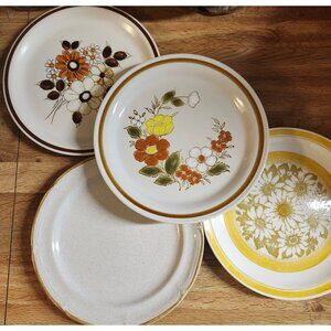 Mismatched Stoneware Dinner Plates, 10.5" Japan Retro 70s Neutral Floral